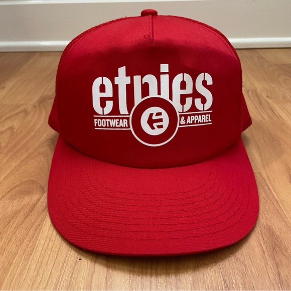 Vintage Etnies Men’s Logo Skateboarding Red Trucker Hat - Picture 1 of 9